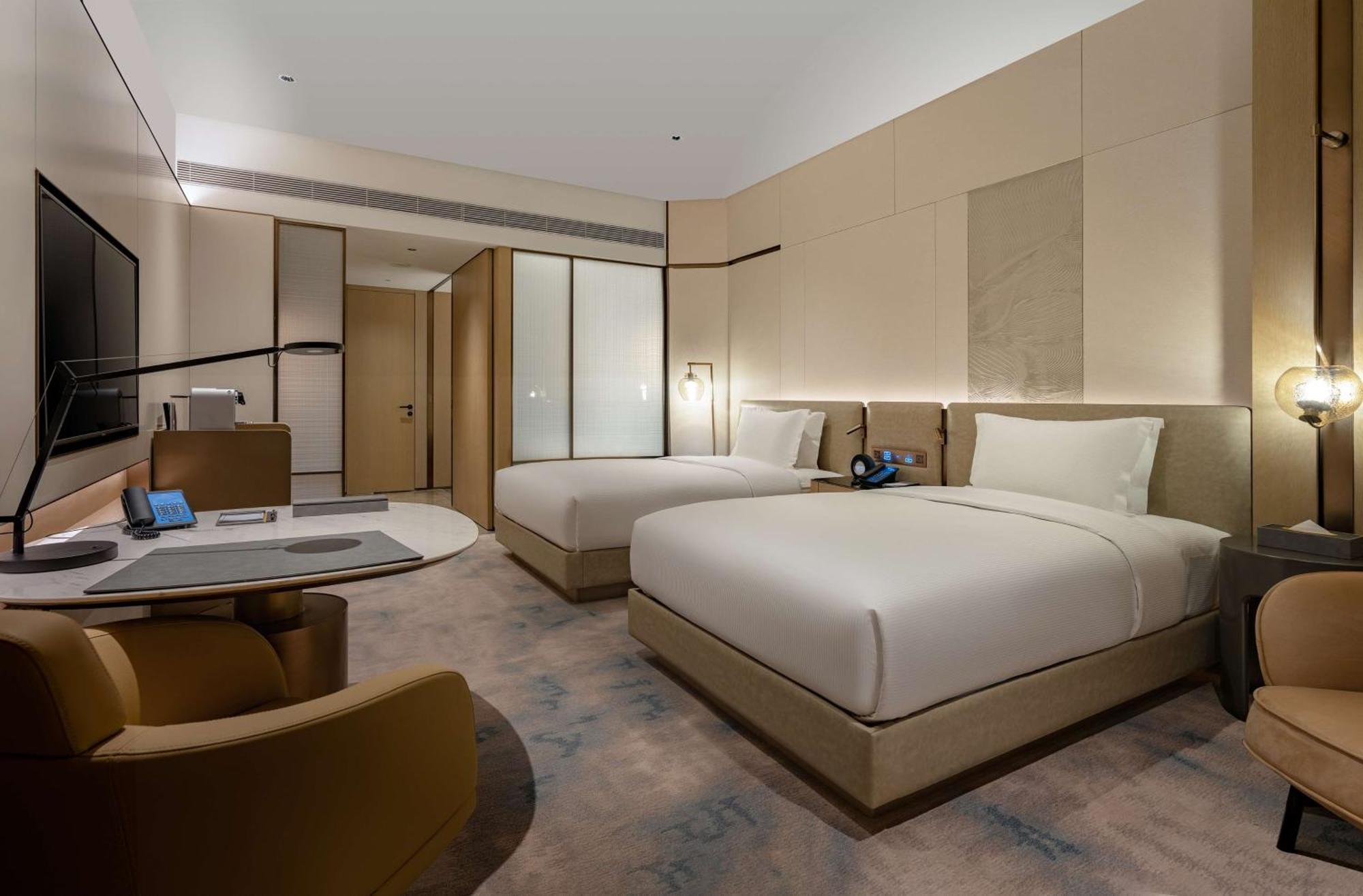 Hilton Shenzhen World Exhibition & Convention Center - Only 5 Minutes' Walk To Wecc Hotel Exterior photo