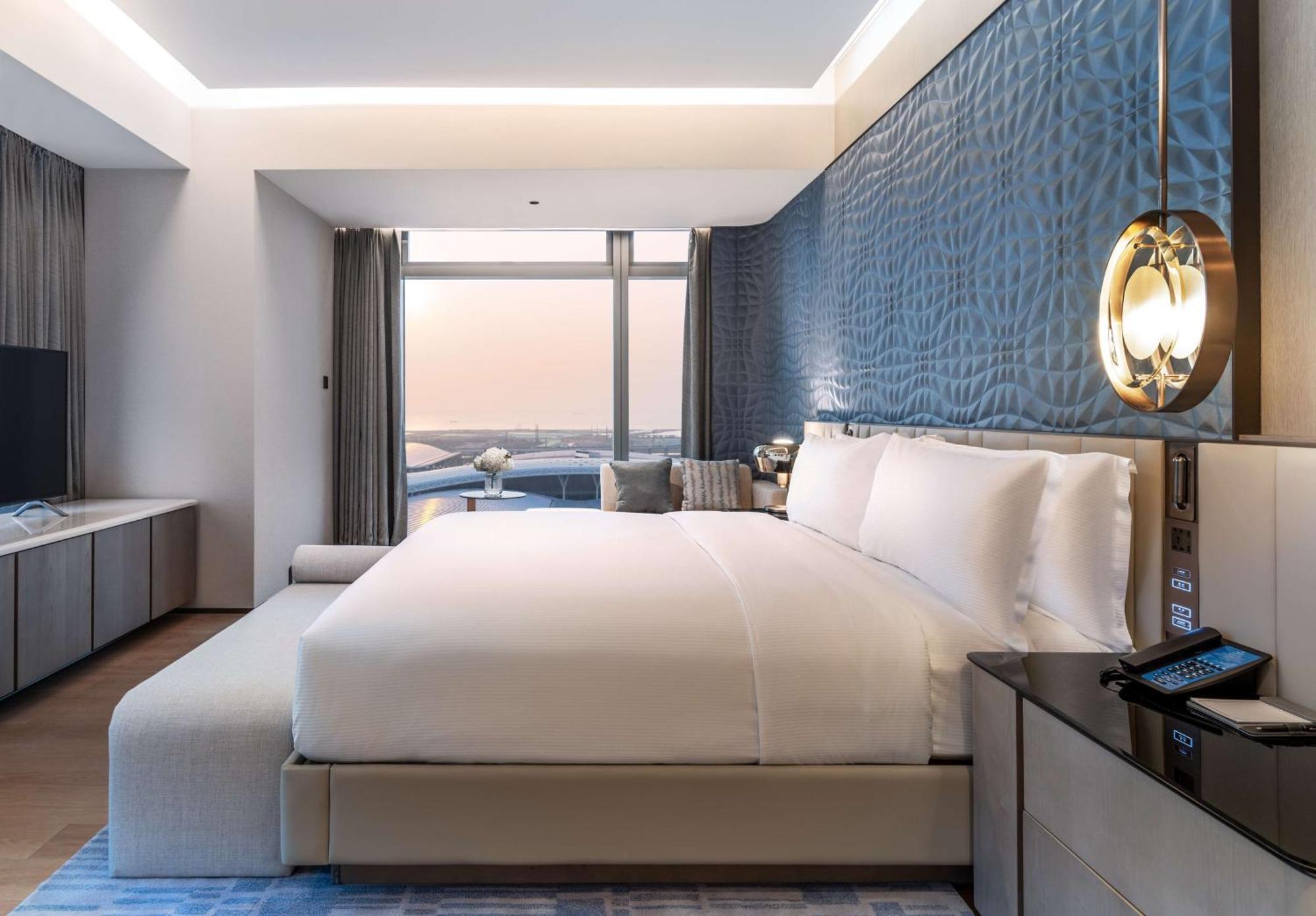 Hilton Shenzhen World Exhibition & Convention Center - Only 5 Minutes' Walk To Wecc Hotel Exterior photo