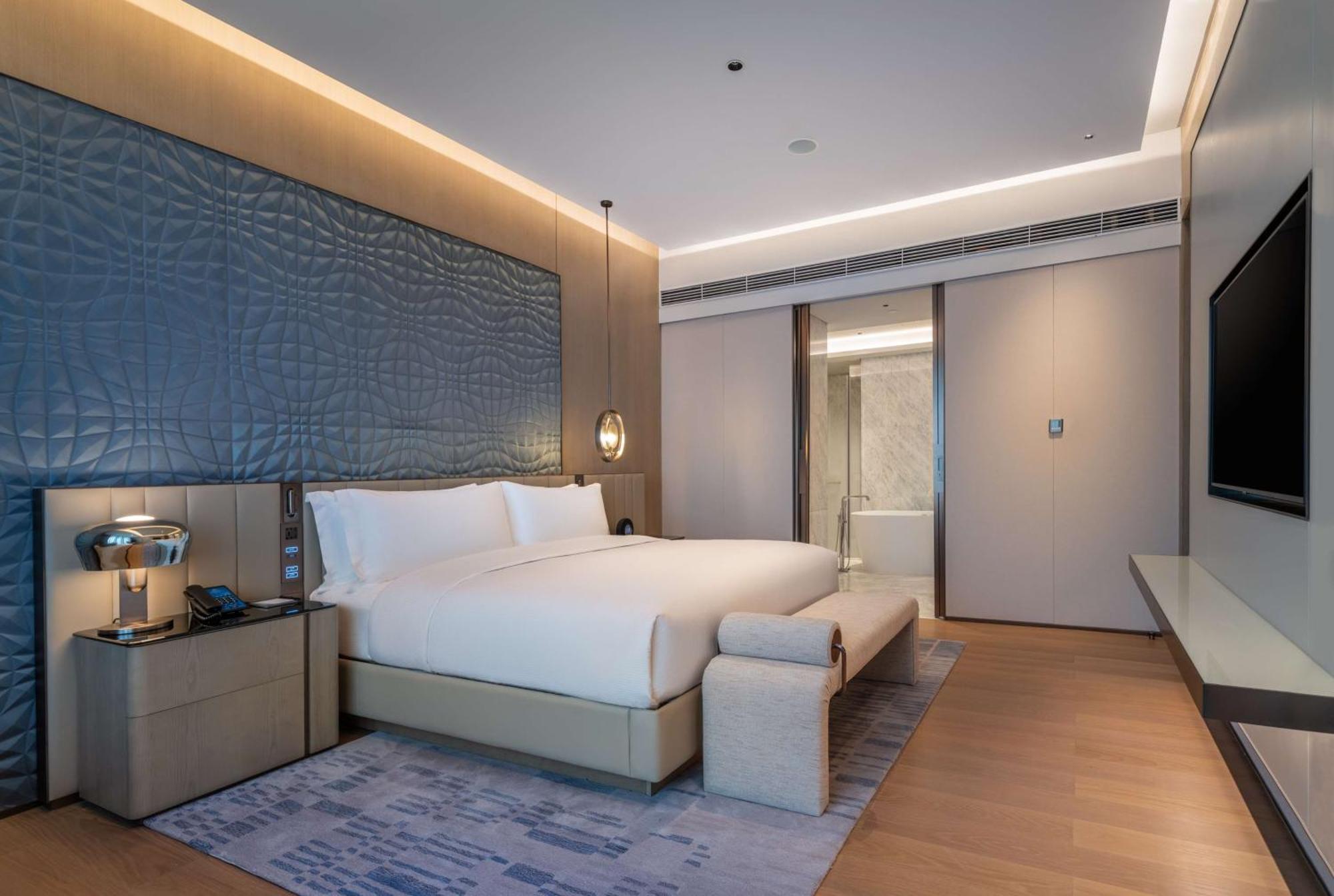 Hilton Shenzhen World Exhibition & Convention Center - Only 5 Minutes' Walk To Wecc Hotel Exterior photo
