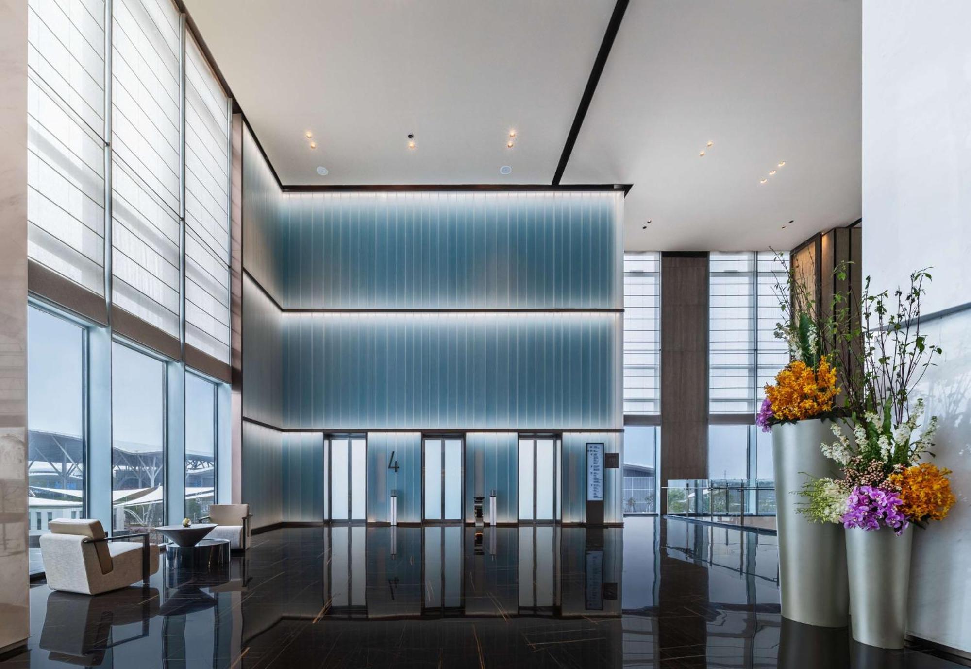 Hilton Shenzhen World Exhibition & Convention Center - Only 5 Minutes' Walk To Wecc Hotel Exterior photo